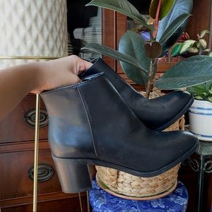 Vince camuto black leather booties